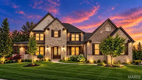 350 S Mason Rd, Creve Coeur, MO 63141