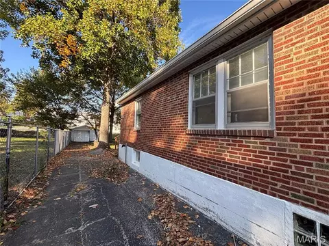 Exterior - 8525 Philo Ave, Affton, MO 63123 photo 3 of 5