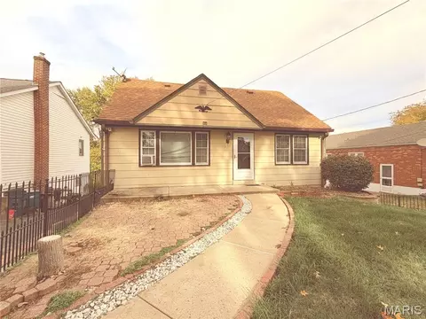 7915 Wolz Ave, Affton, MO 63123