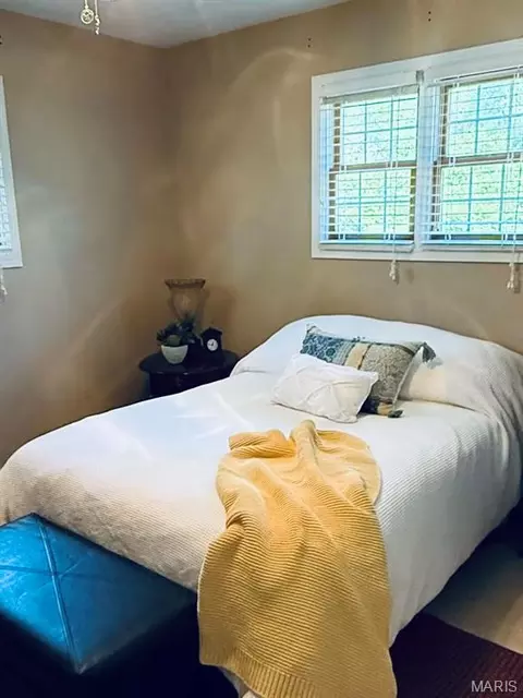Bedroom - 25 Coachlight Dr, Hannibal, MO 63401 photo 2 of 2