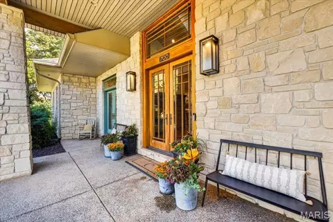 Exterior - 700 Timber Trl, Frontenac, MO 63131 photo 6 of 21