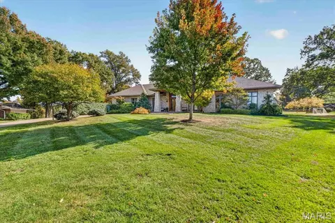 Exterior - 700 Timber Trl, Frontenac, MO 63131 photo 1 of 21