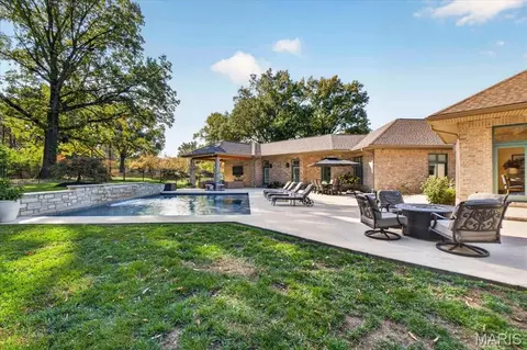 Exterior - 700 Timber Trl, Frontenac, MO 63131 photo 7 of 21