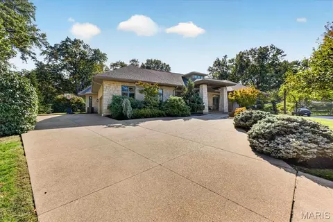 Exterior - 700 Timber Trl, Frontenac, MO 63131 photo 3 of 21