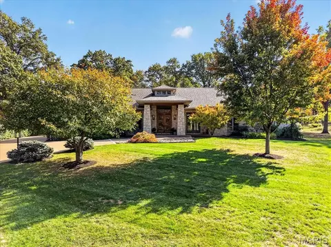 Exterior - 700 Timber Trl, Frontenac, MO 63131 photo 2 of 21