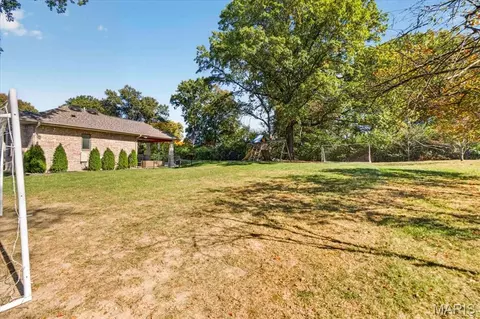 Exterior - 700 Timber Trl, Frontenac, MO 63131 photo 18 of 21