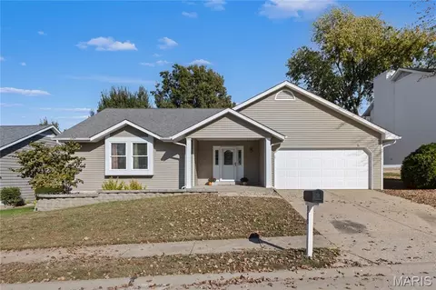 970 Whispering Ridge Ln, Saint Peters, MO 63376