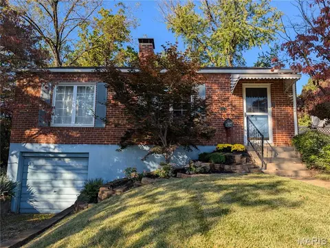 1111 Sturgis Dr, Kirkwood, MO 63122