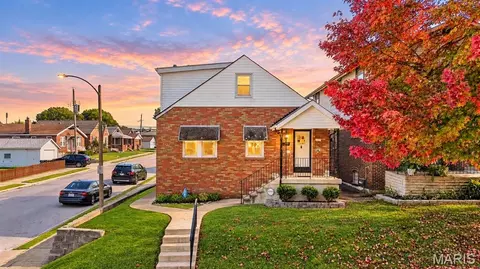 6800 Parkwood Pl, Saint Louis, MO 63116