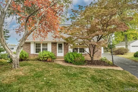 722 Chippendale Ct, Kirkwood, MO 63122