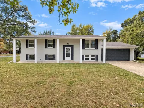 1505 Burning Tree Dr, Florissant, MO 63033