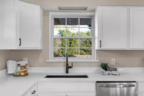Kitchen - 9812 Sappington Rd, Sappington, MO 63128 photo 5 of 6