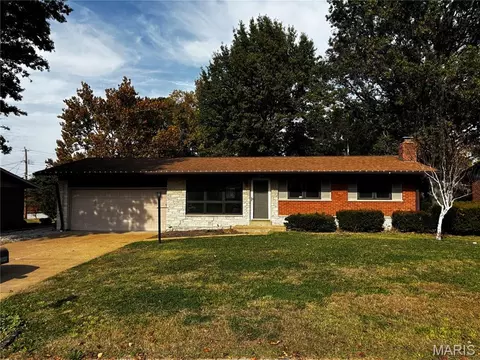 3645 Eileen Ann Dr, Saint Louis, MO 63129