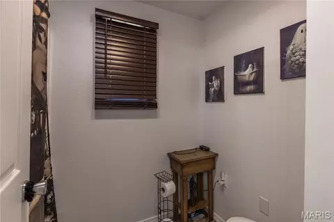 Bath - 112 Mccormick St, Dexter, MO 63841 photo 2 of 4