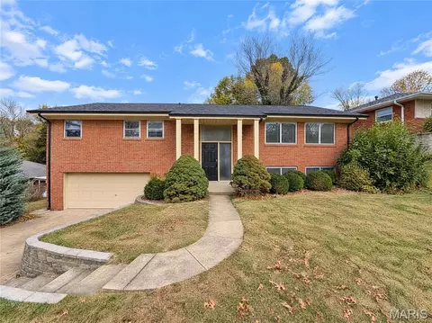 9651 Hartsdale Dr, Saint Louis, MO 63126