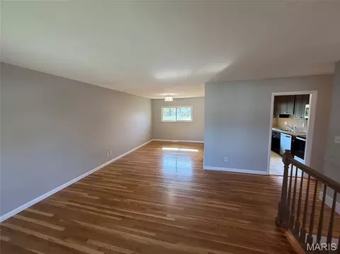 Living - 25 Vanderbilt Pl, O'fallon, IL 62269 photo 2 of 3