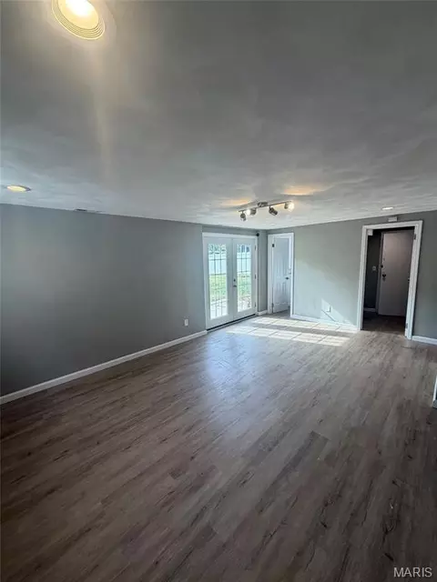 Living - 25 Vanderbilt Pl, O'fallon, IL 62269 photo 3 of 3
