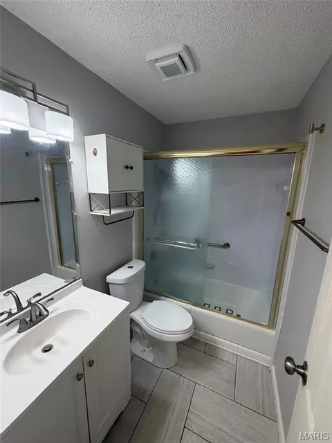 Bath - 25 Vanderbilt Pl, O'fallon, IL 62269 photo 1 of 3