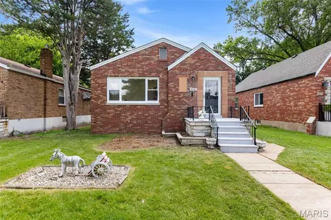 5676 Marquette Ave, Saint Louis, MO 63139