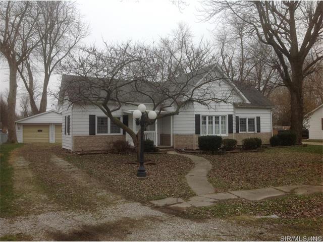 302 E Olive, Staunton, IL 62088 photo 1