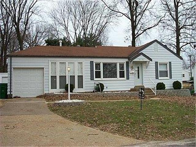 1004 Addison Dr, Saint Louis, MO 63137 photo 1