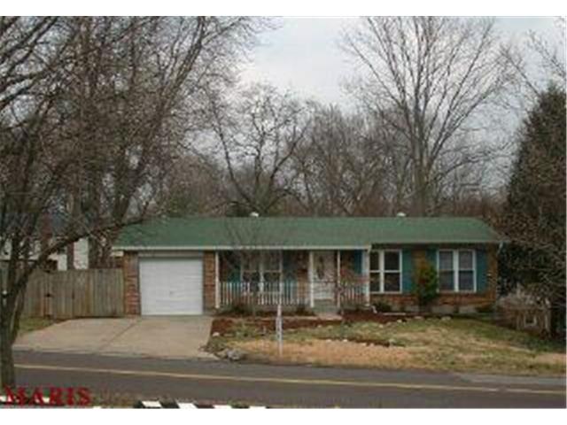 579 E Jackson Rd, Saint Louis, MO 63119 photo 1