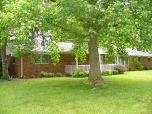 812 Terrace Dr, Aurora, MO 65605 photo 1