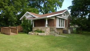 425 E Church St, Aurora, MO 65605 photo 1