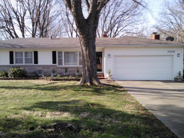 3224 E Gasconade St, Springfield, MO 65804 photo 1