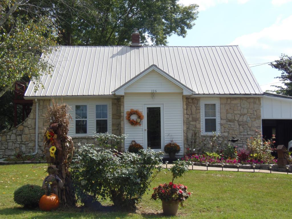 106 E 13th St, Mountain Grove, MO 65711 photo 1