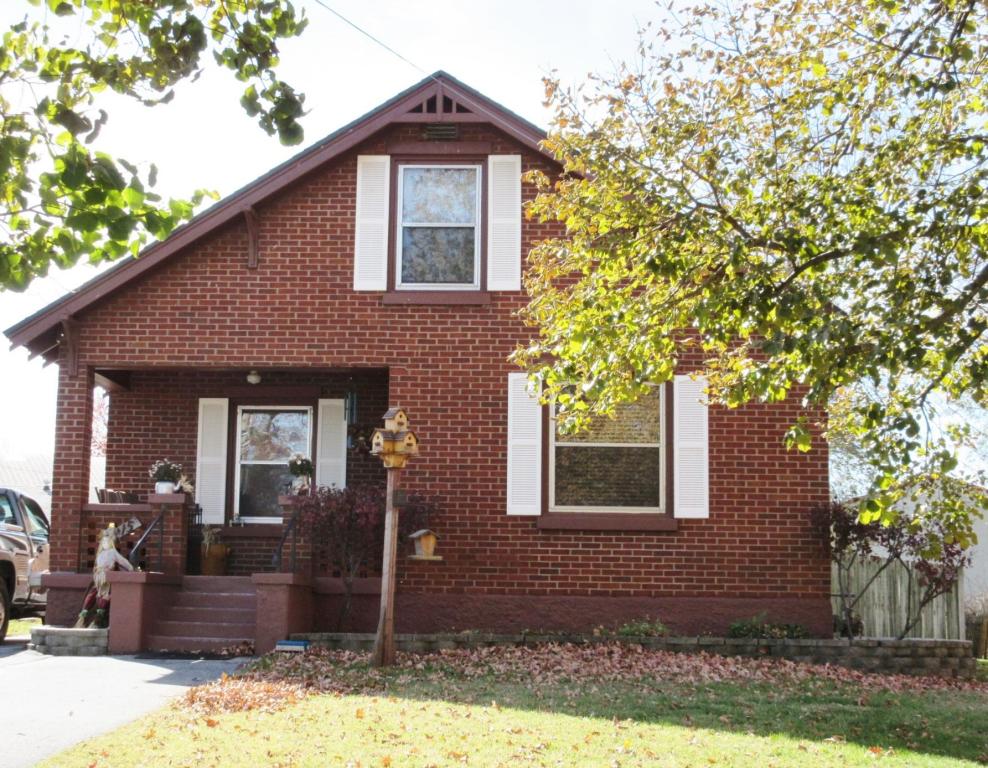 215 E Main St, Ash Grove, MO 65604 photo 1