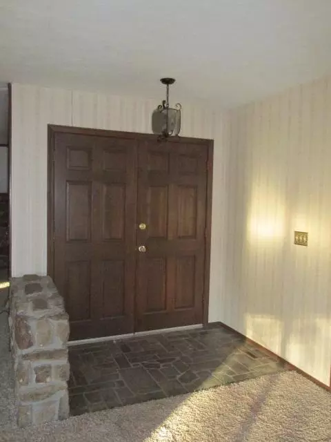 1106 W Arlington Dr, Springfield, MO 65803 photo 2