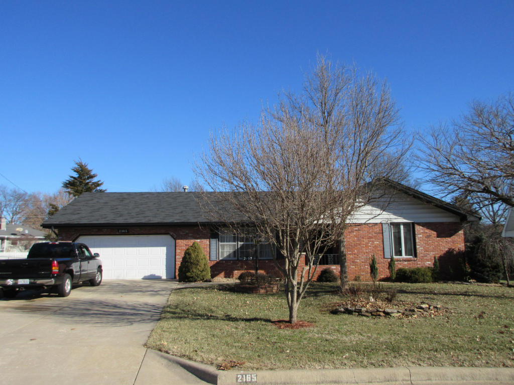 2165 E Montclair St, Springfield, MO 65804 photo 1