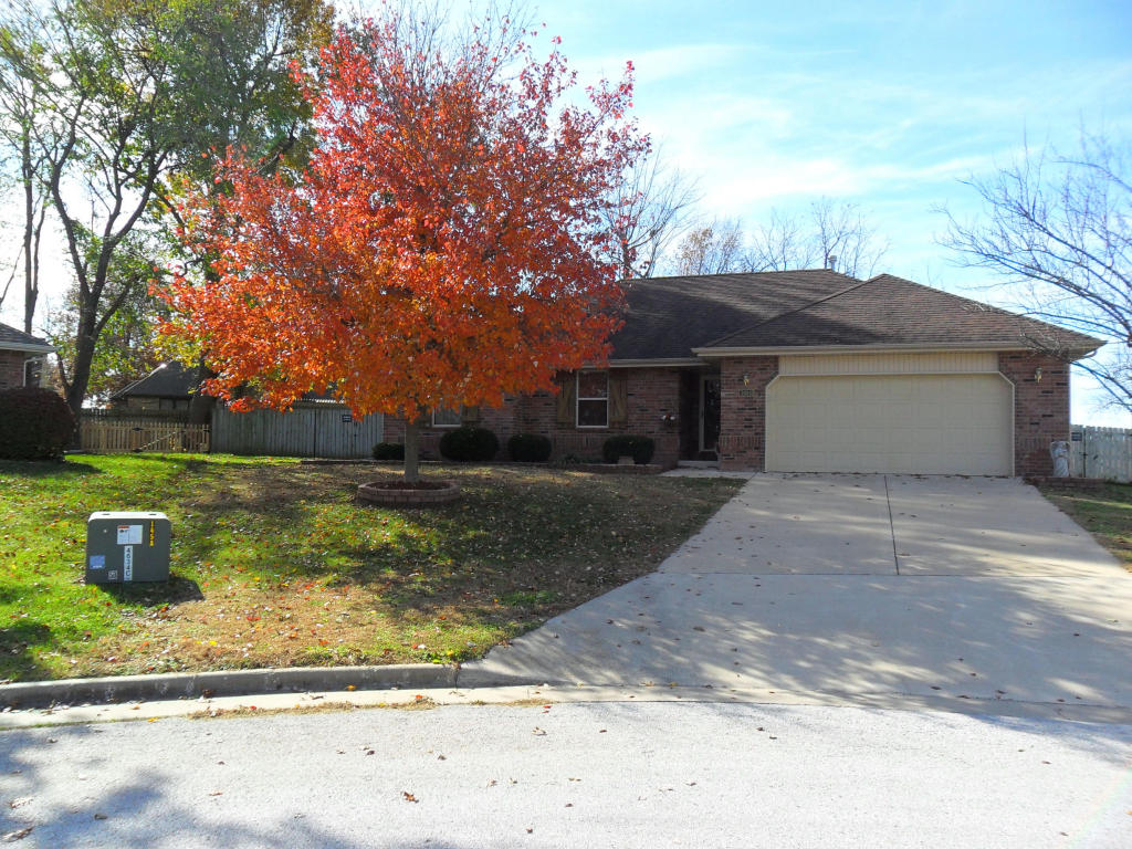 3654 W Vincent Dr, Springfield, MO 65810 photo 1