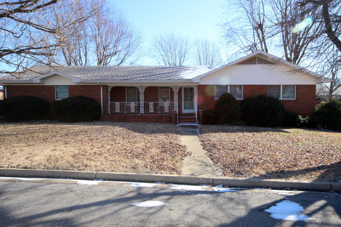 607 Learning Ln, Monett, MO 65708 photo 1