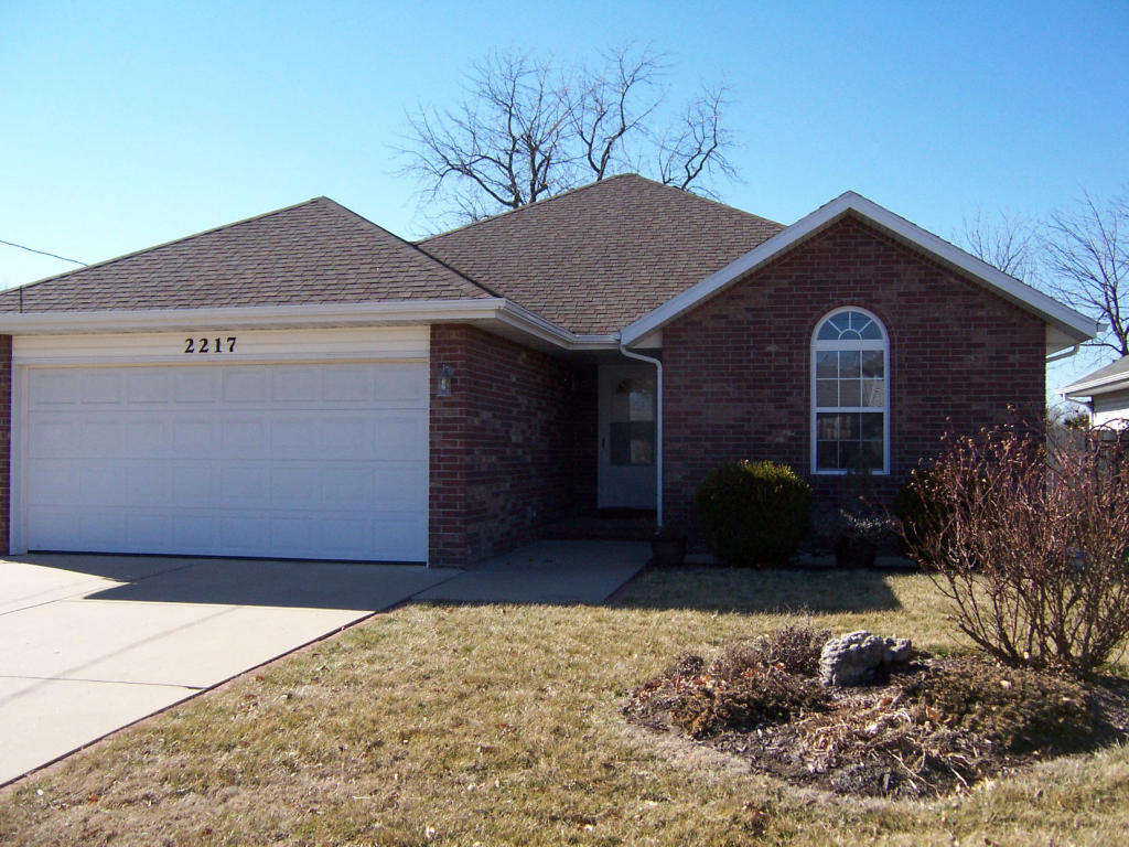2217 N Weller Ave, Springfield, MO 65803 photo 1