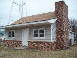 207 S Front St, Exeter, MO 65647 photo 1