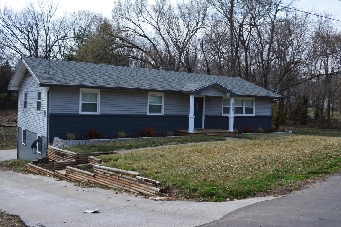 901 S Mission Ave, Springfield, MO 65809 photo 1
