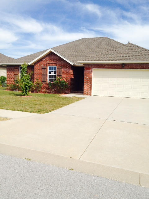 1917 E Overland Dr, Ozark, MO 65721 photo 1
