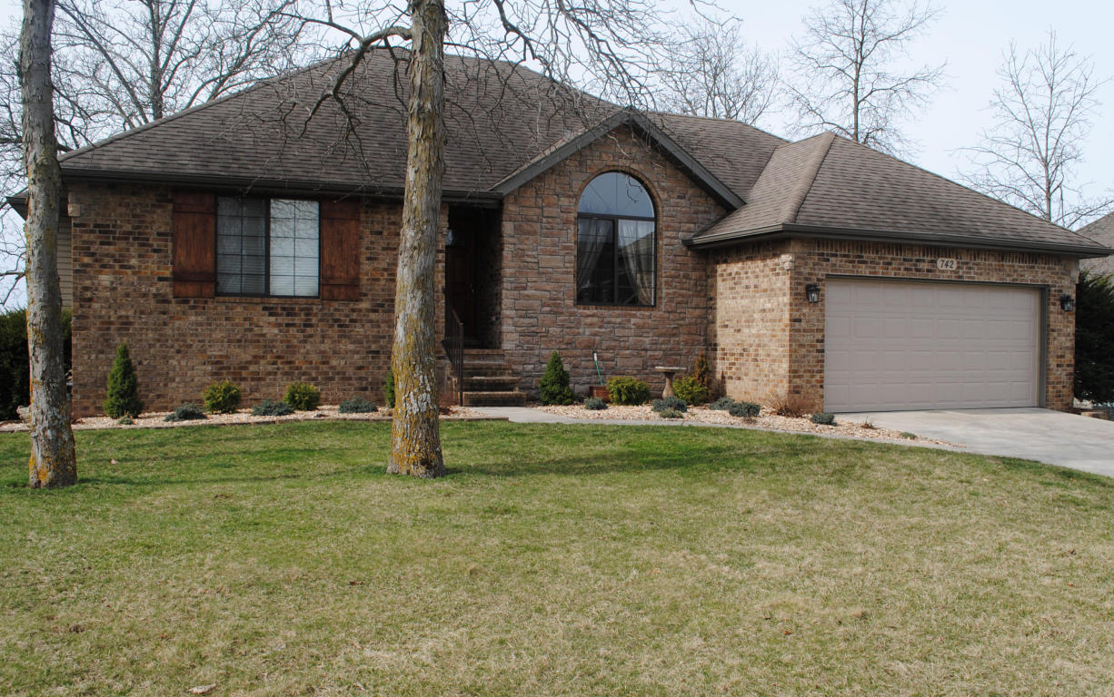 742 Brook Forest Rd, Nixa, MO 65714 photo 1