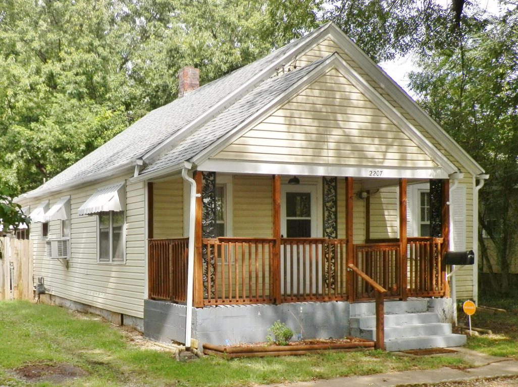 2207 W Elm St, Springfield, MO 65806 photo 1