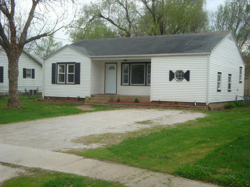 2668 E Locust St, Springfield, MO 65803 photo 1