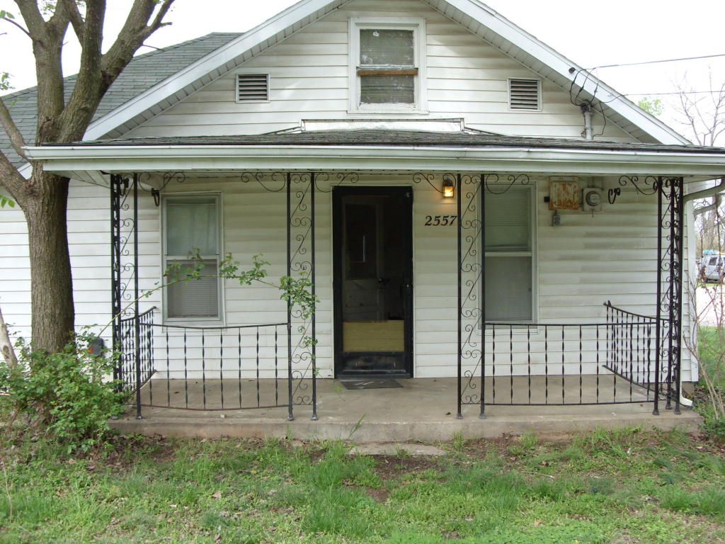 2557 N Pierce Ave, Springfield, MO 65803 photo 1