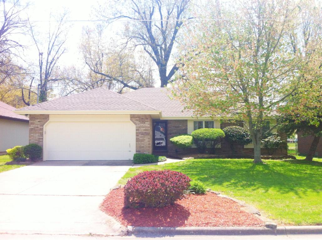 2714 E Verona St, Springfield, MO 65804 photo 1
