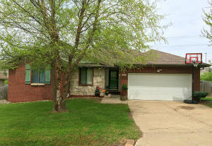 2217 E Lark St, Springfield, MO 65804 photo 1