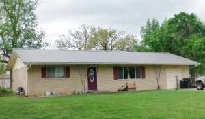 906 W Elm St, Aurora, MO 65605 photo 1