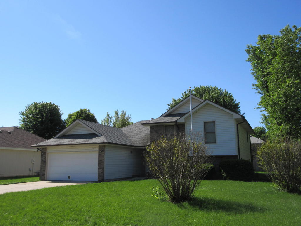 3210 W Primrose St, Springfield, MO 65807 photo 1