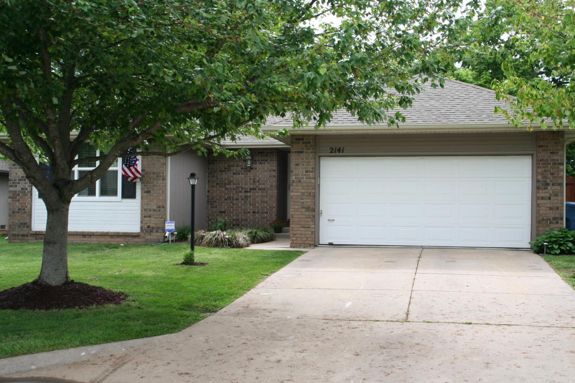 2141 S Golden Ave, Springfield, MO 65807 photo 1