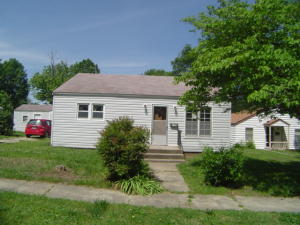 1017 S Oak Ave, Aurora, MO 65605 photo 1