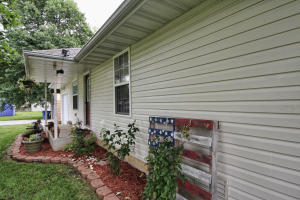 306 W Hayes Rd, Clever, MO 65631 photo 3